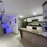 Habitación de lujo con aire acondicionado en condominio privado